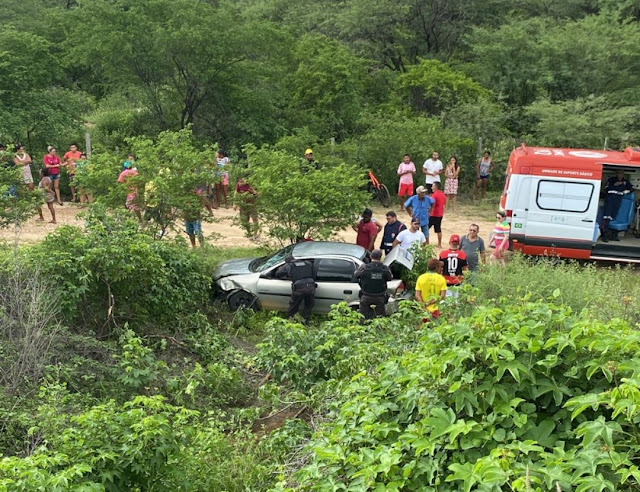 Motorista morre após sair da pista e capotar veículo na BR-304
