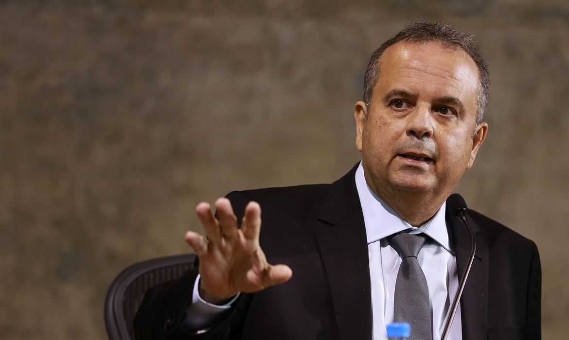 Rogério Marinho corrige fake news de Randolfe ao vivo na CNN