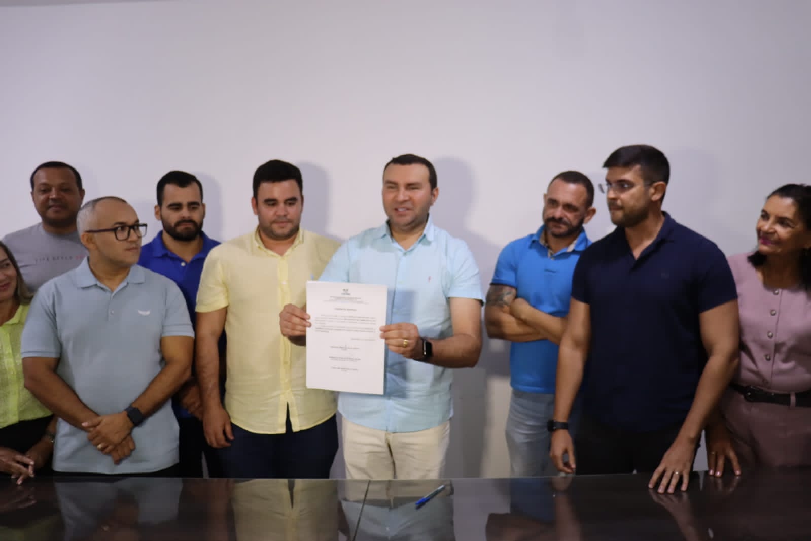 Prefeito Emídio Jr assina ordem de serviço para instalação de iluminação de LED no Centro e no Loteamento Esperança