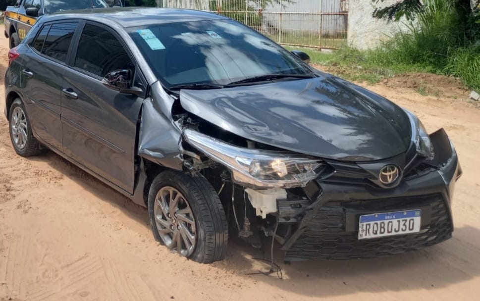 Após perseguição, PRF apreende adolescente dirigindo carro roubado em alta velocidade na Grande Natal