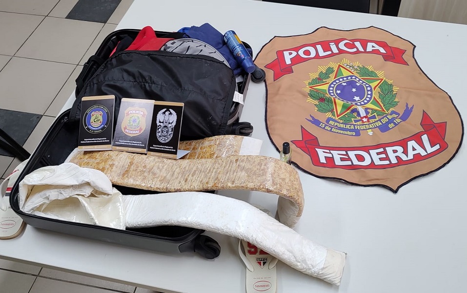 Passageiro é preso com cocaína presa ao corpo e dentro da mala no Aeroporto de Natal