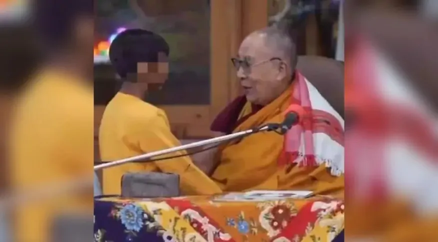 Dalai Lama pede para garoto “chupar” sua língua e pede desculpas após má repercussão