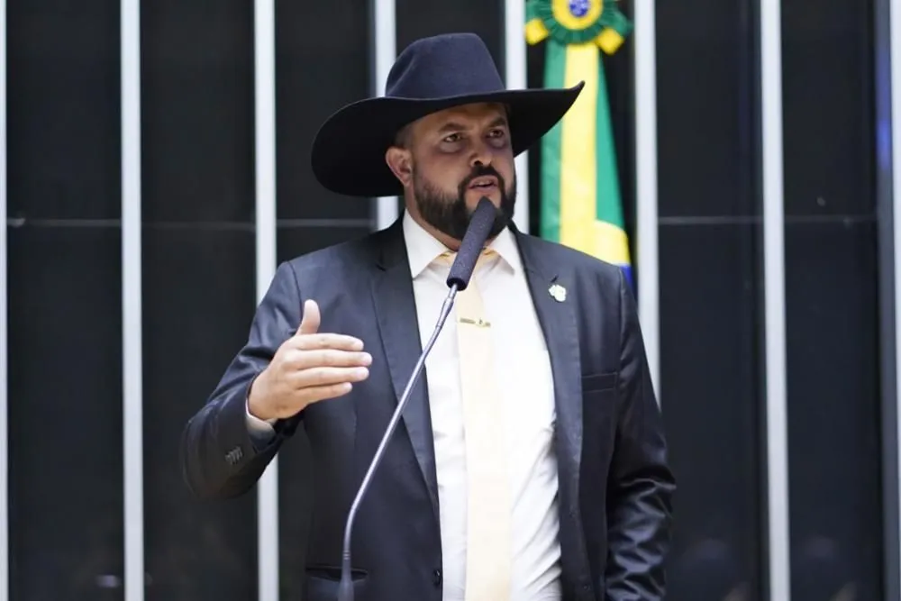 Deputado bolsonarista aciona Estados Unidos para prender Maduro no Brasil