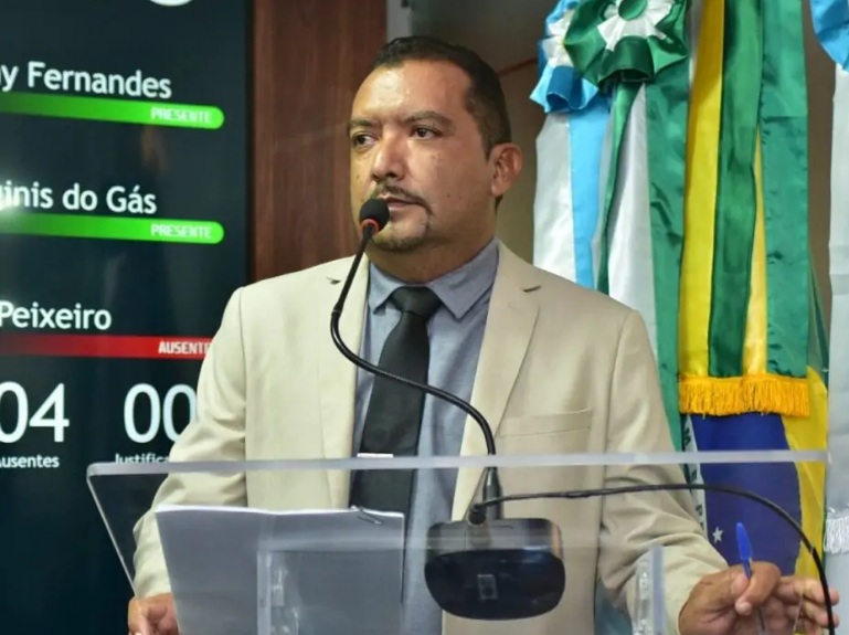 Novo vereador de Mossoró debocha de mulheres: “Se quiserem, posso vir de saia, batonzinho e peruca”