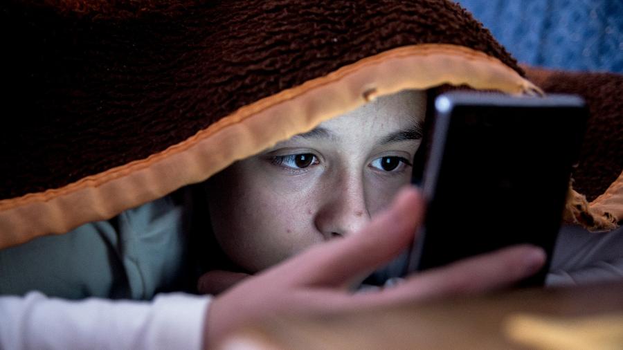 Menina de dez anos muda senha e gasta R$ 15,4 mil em jogo online sem a mãe saber