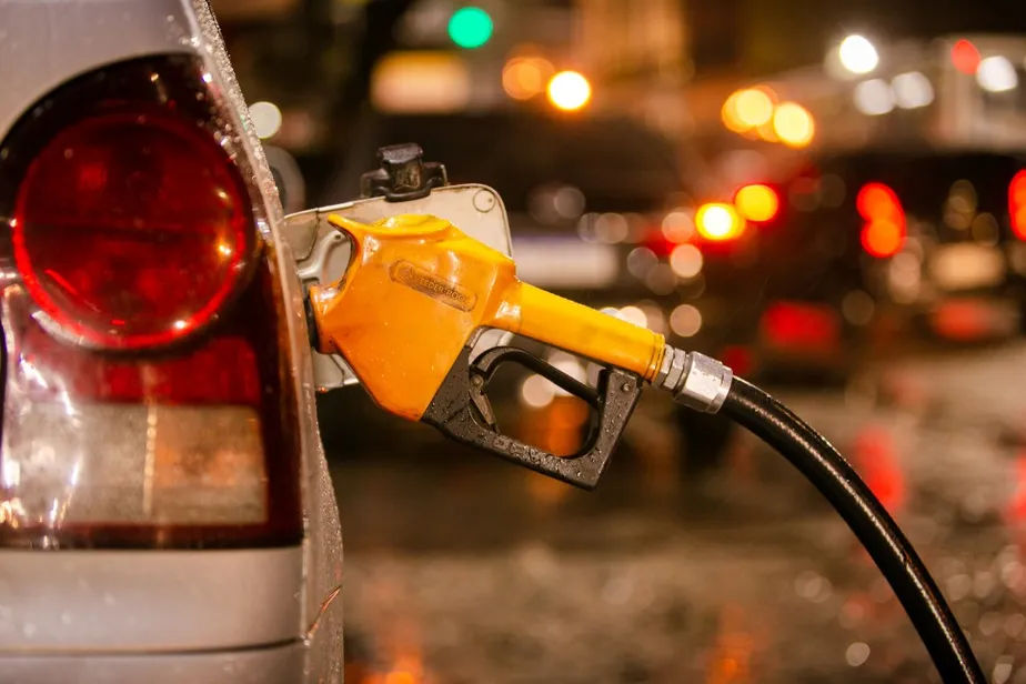 Gasolina vai subir na quinta-feira com mudança no ICMS. Com o RN na lista, veja o impacto em cada estado