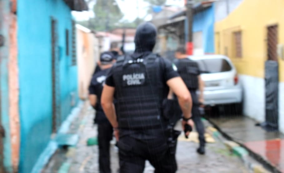 Operação prende mulher por homicídio e homens por estupro e estelionato na Grande Natal