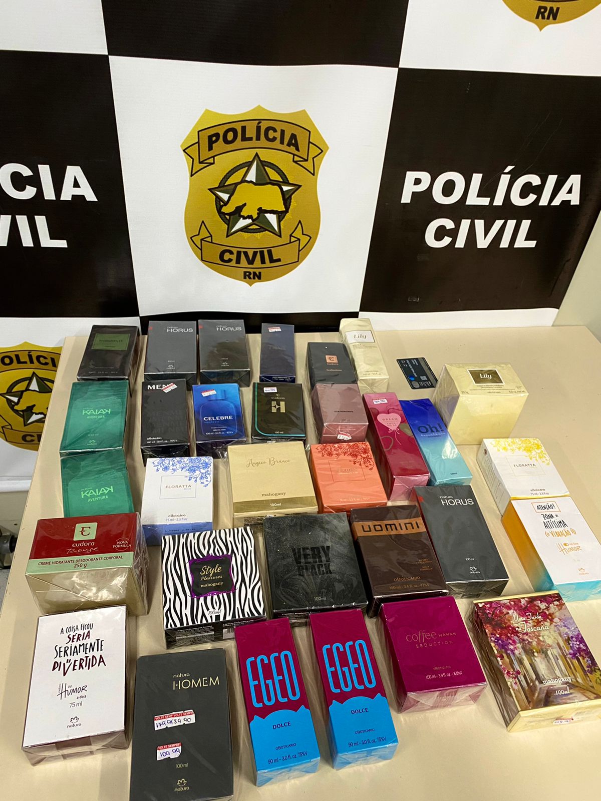 Homem é preso em shopping na Grande Natal tentando vender produtos furtados