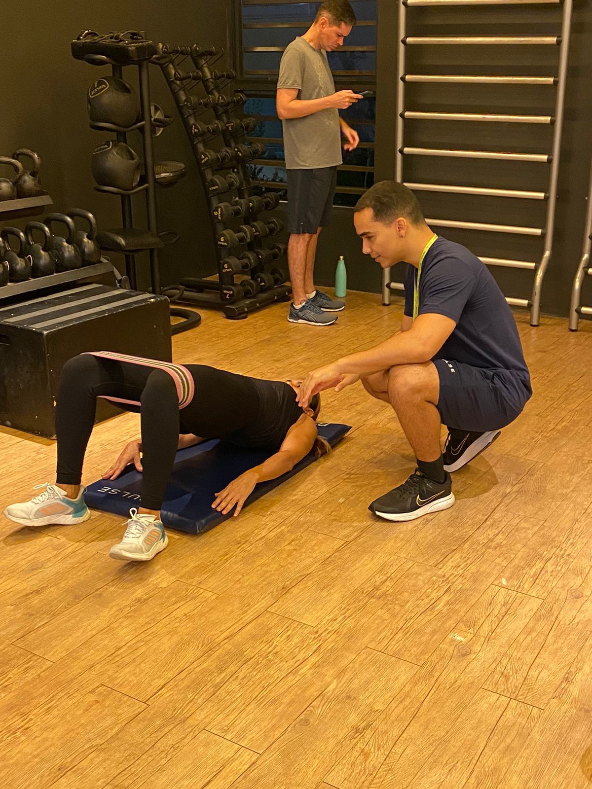 Exercício físico entra como prevenção e tratamento para a dor nas costas, diz professor