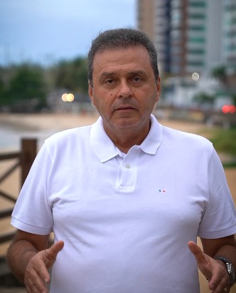 Carlos Eduardo detona CAERN, inicia rompimento com Fátima e cobra obras no bairro de luxo onde mora