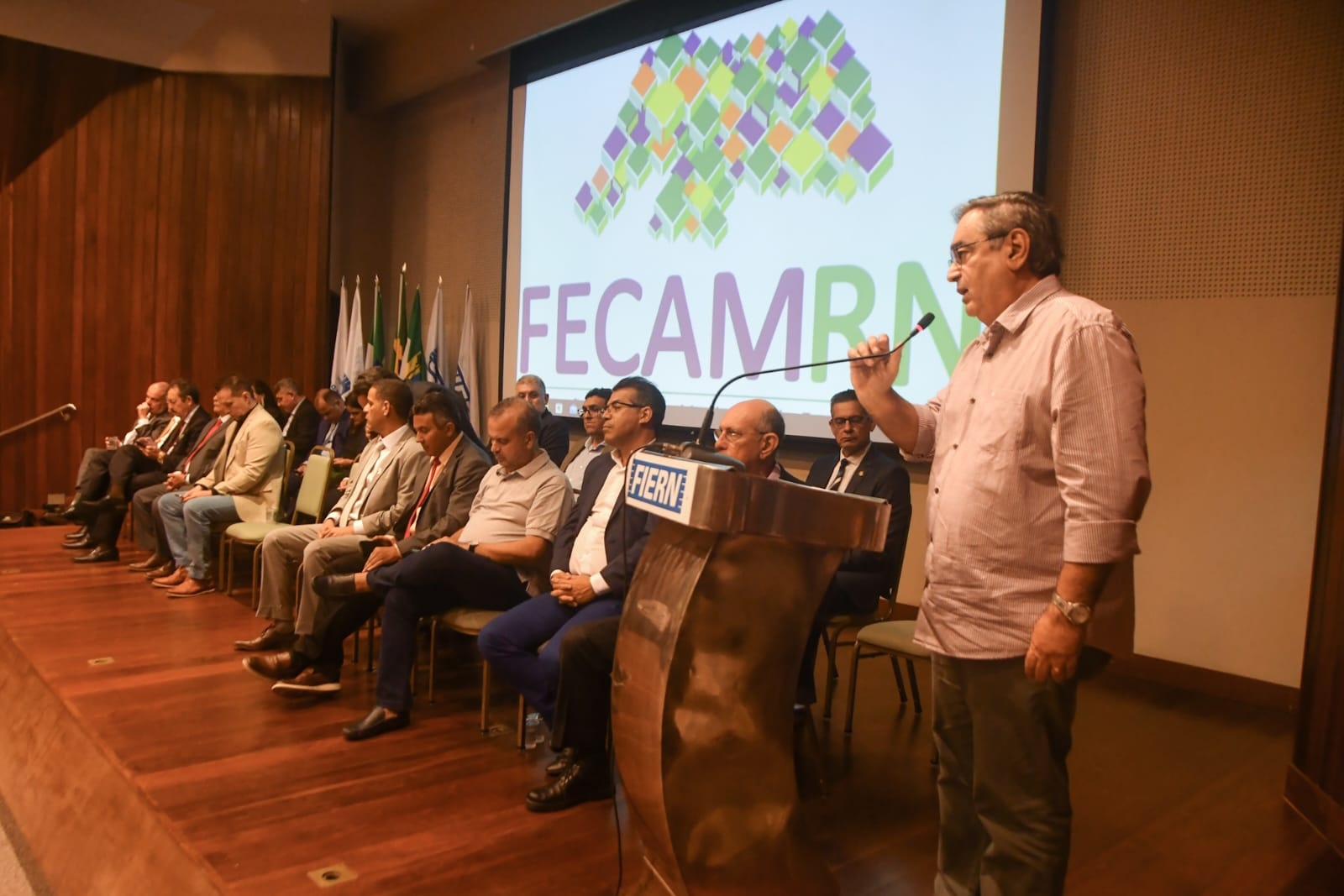 Wolney França assume presidência da Fecam-RN