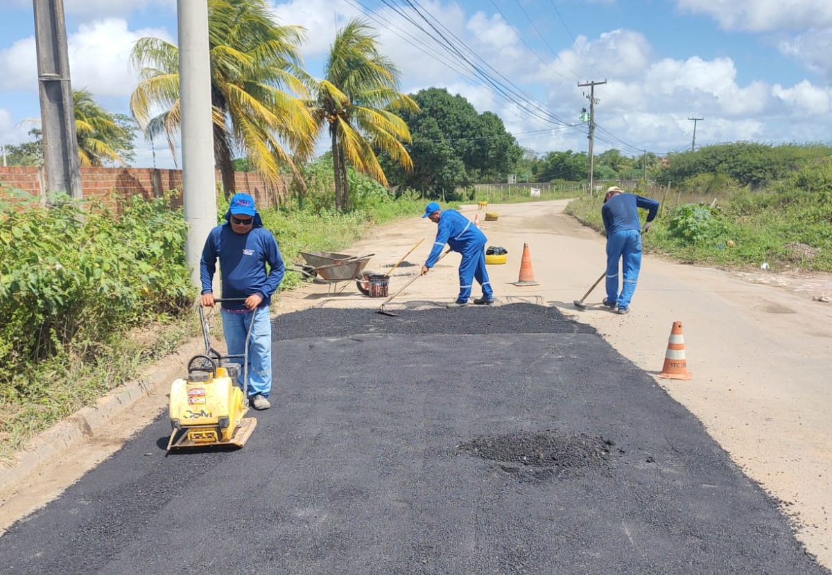 Bairro Bela Macaíba é beneficiado com operação tapa-buracos