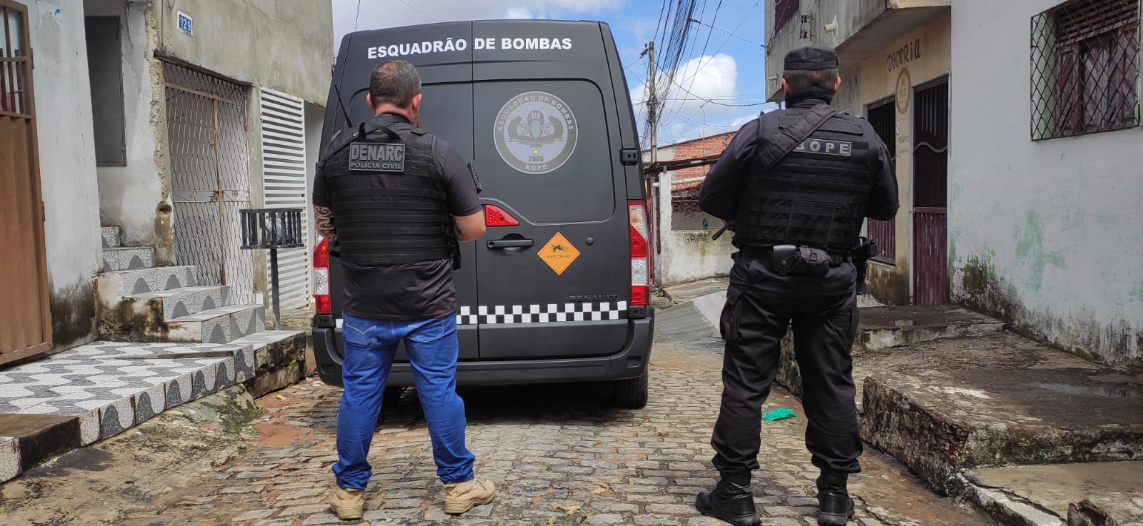 Polícia Civil apreende drogas, materiais para venda fracionada e explosivo no bairro Bom Pastor