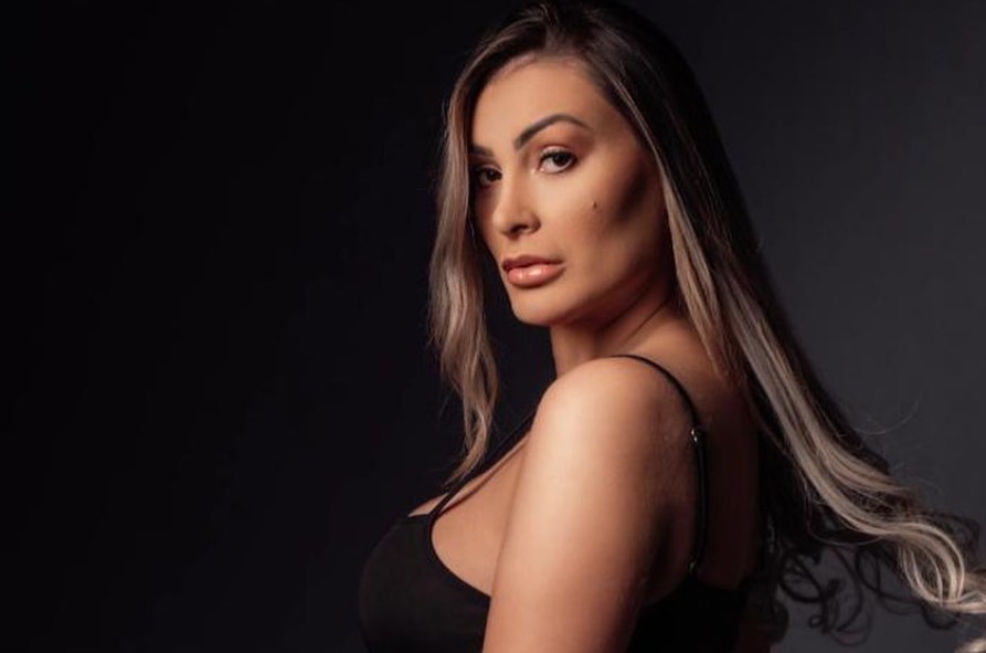 Após anunciar que voltou para igreja, Andressa Urach revela que voltará a trabalhar em boate e web reage