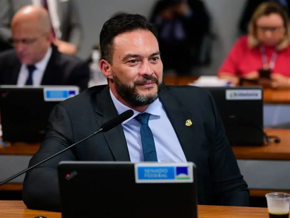 Projeto de Lei de Styvenson Valentim que autoriza escolas públicas a receber doações é aprovado