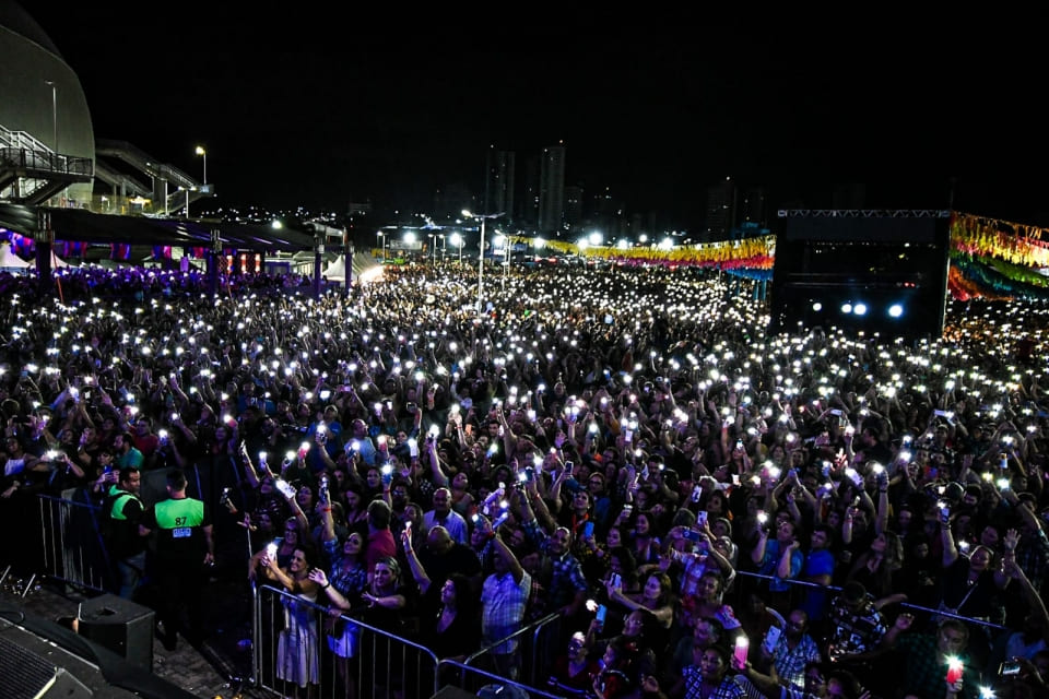 Léo Santana, Zé Cantor e Hugo & Heitor agitam São João de Natal nesta quinta-feira