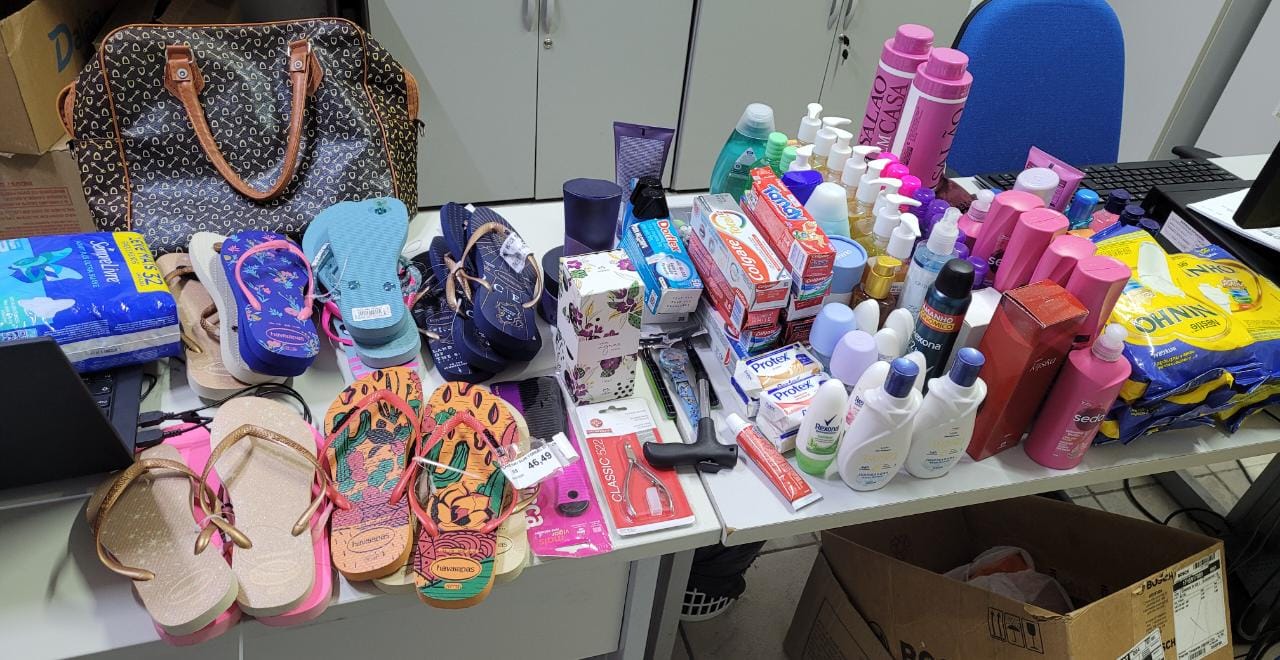 Polícia Civil prende mulher suspeita de furtos em estabelecimentos na Grande Natal e recupera produtos