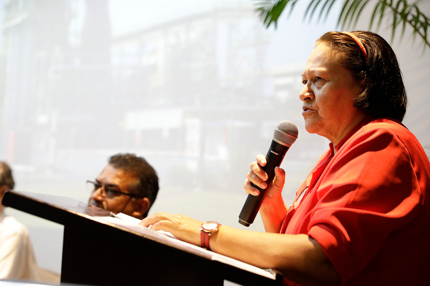 Petrobras começa a ser reconstruída no RN, diz Fátima Bezerra
