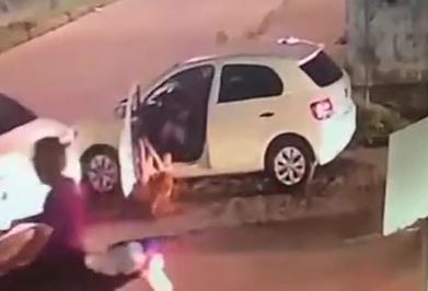 Mulher é jogada de carro durante assalto na zona Oeste de Natal