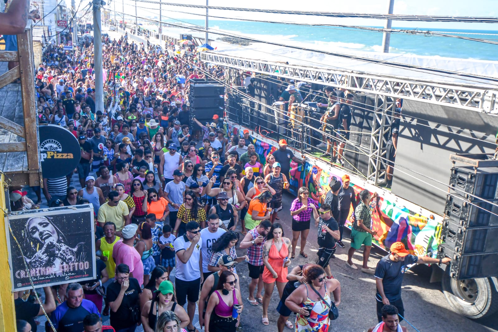 Evento do São João de Natal arrasta a multidão pela Praia do Meio
