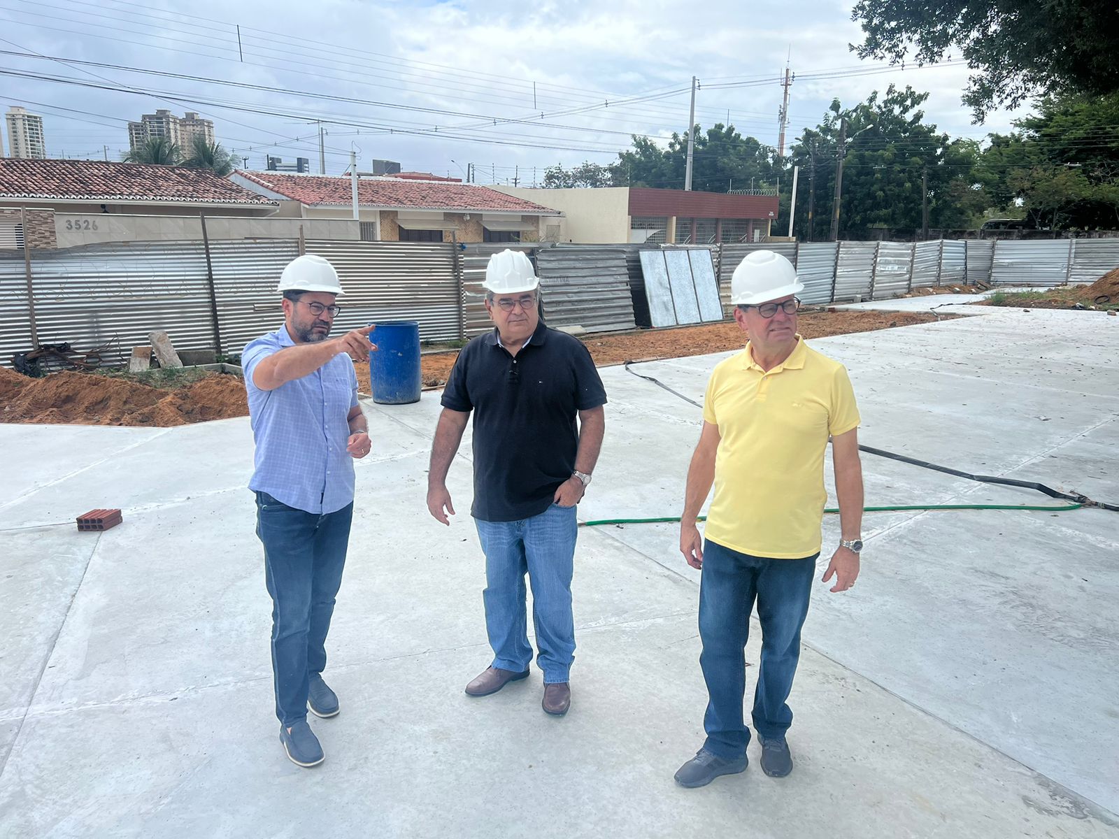Prefeito acompanha serviços de reforma da Praça Matriz de Candelária