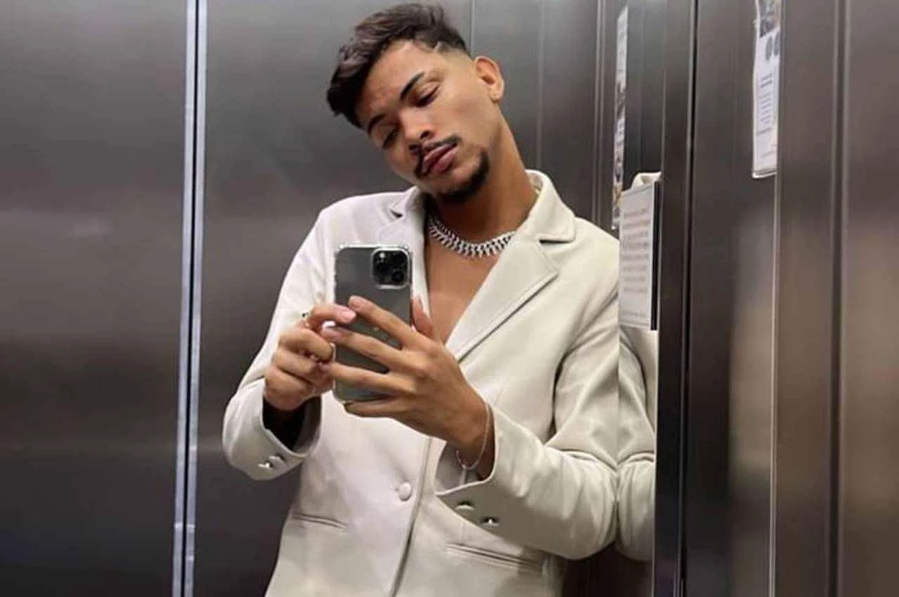 Após largar cenário da música gospel, cantor abre o coração e revela ser gay