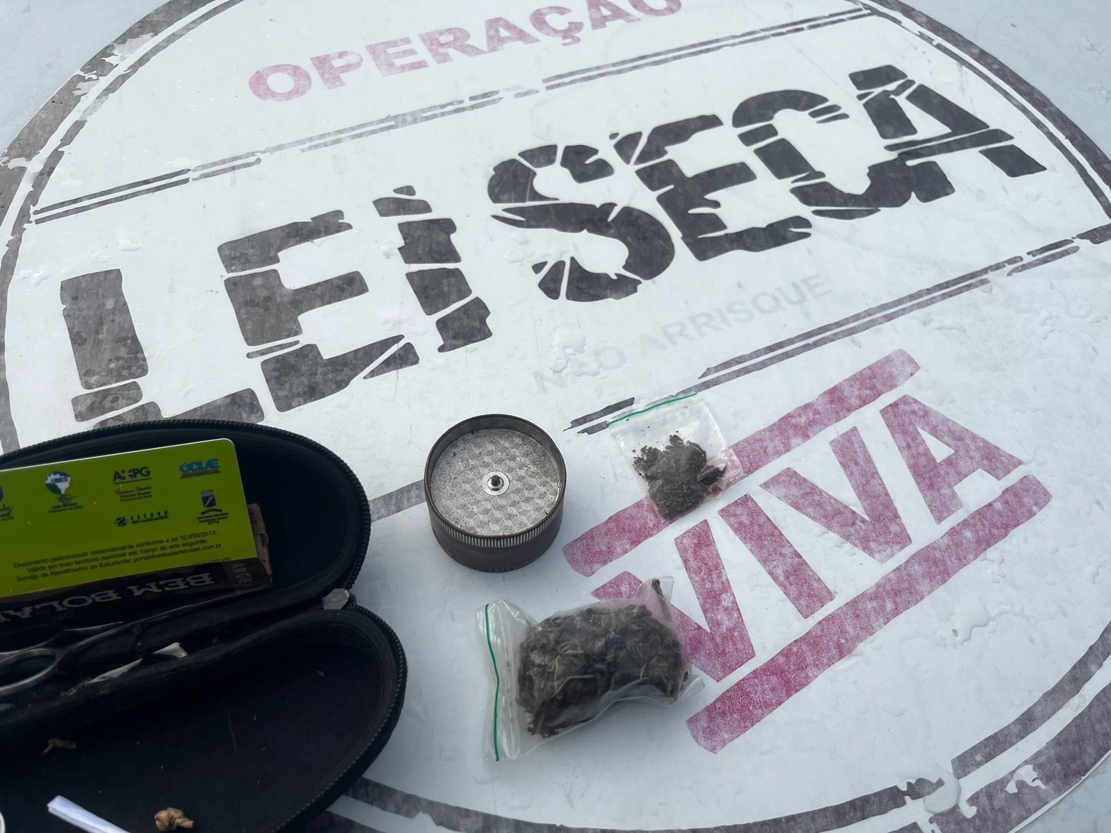 LEI SECA: Mulher é flagrada com droga escondida na roupa em Natal