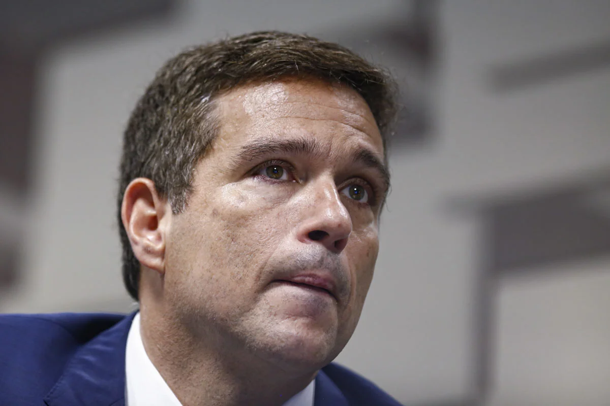 Campos Neto diz que continua até 2024 e minimiza pressão: “Faz parte”