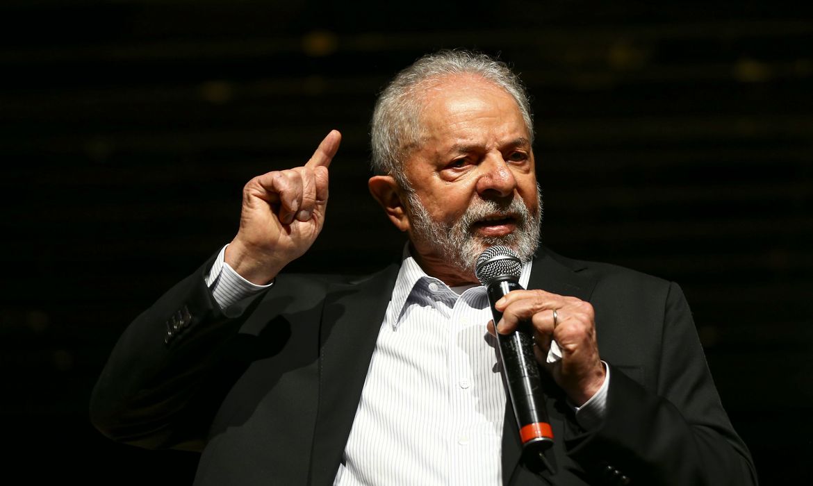Deputados de 3 partidos da base de Lula assinam pedido de impeachment