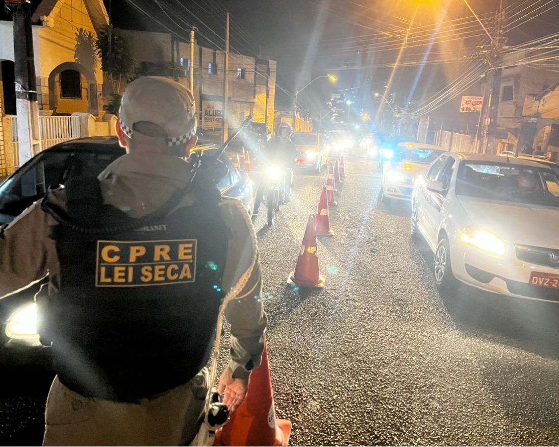 CPRE/LEI SECA prende idoso embriagado e apreende cocaína durante fiscalização nas zonas Leste e Oeste de Natal