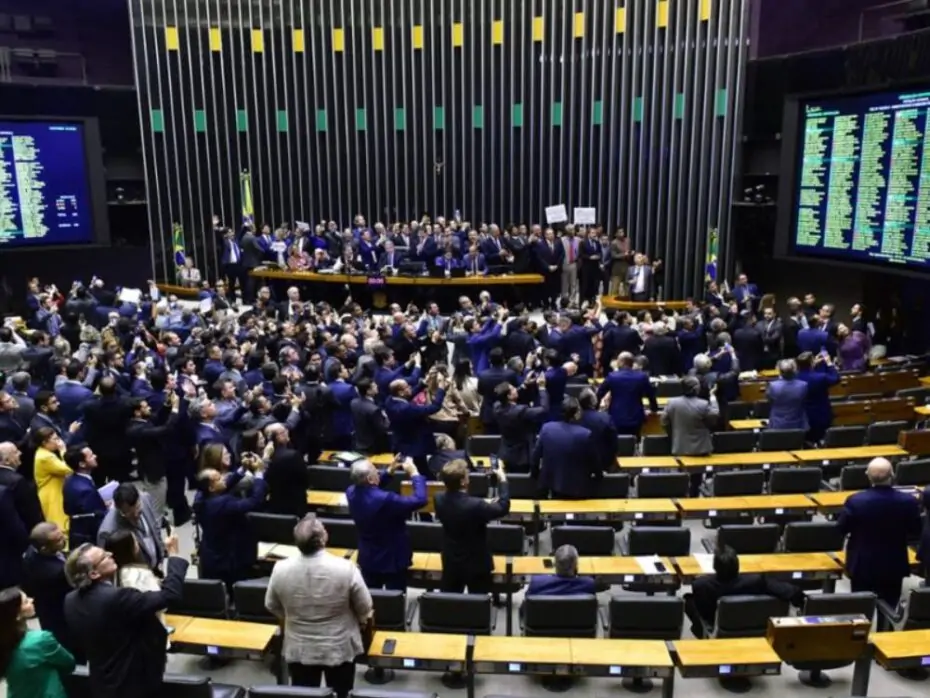 Centrão faz pedido para entrar na base de Lula: dois ministérios, quatro estatais e R$ 10 bilhões em emendas