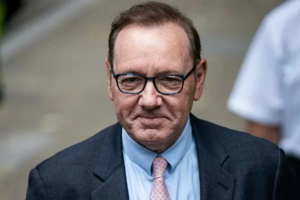 Kevin Spacey diz que é “grande paquerador” em julgamento sobre abuso