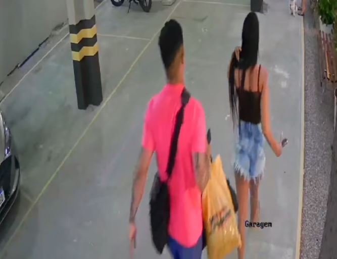 Polícia divulga imagens do "Fantasma" chegando em condomínio onde se escondeu por dois dias