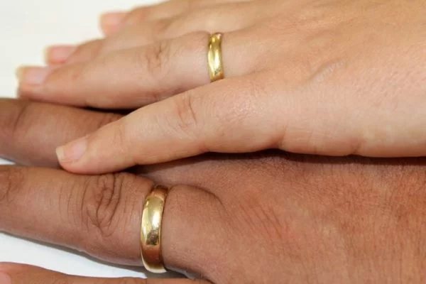 História de casal que descobriu não fazer sexo “direito” viraliza