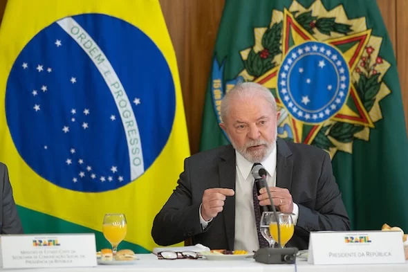 Lula critica o neocolonialismo verde e convoca Brics ao PAC
