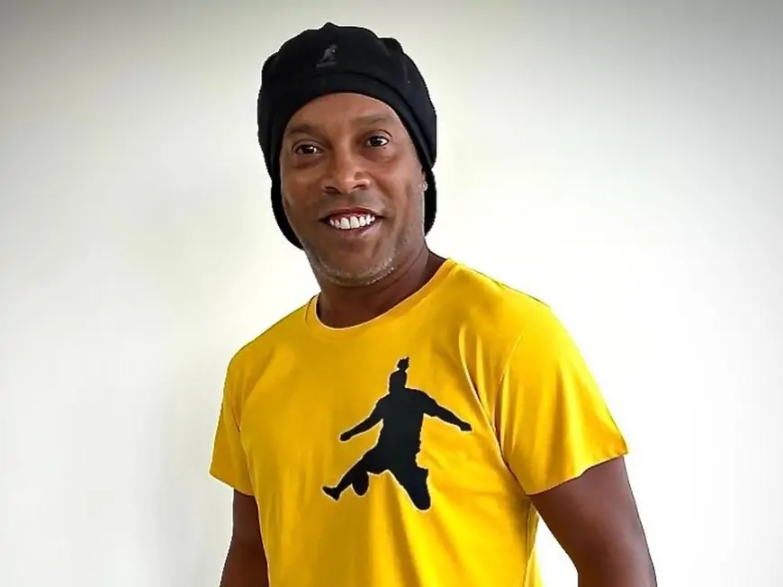 PF tenta apreender passaporte de Ronaldinho, mas não encontra jogador em casa