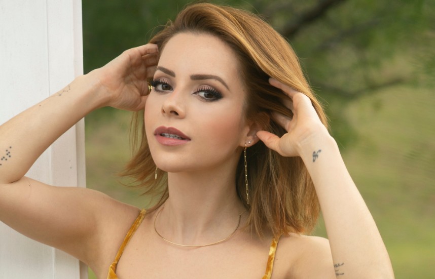 Sandy revela que usa brinquedos eróticos para ‘suprir’ falta do marido e surpreende: “Sei ensinar sobre isso”