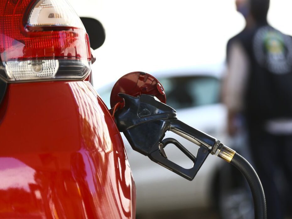 Petrobras anuncia aumento de R$ 0,41 no preço do litro da gasolina e de R$ 0,78 no diesel