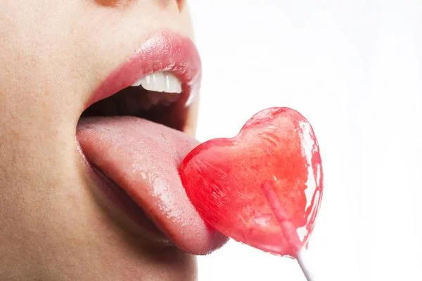 Mulheres preferem sexo oral à masturbação, aponta pesquisa