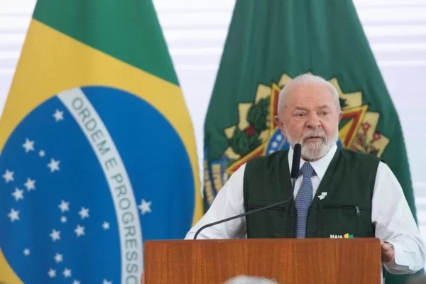 Lula sobre cultura da violência no Brasil: “Quem anda armado é covarde”