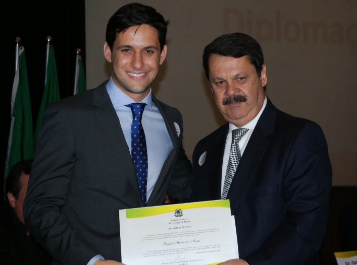 Pré-candidato a prefeito, Rafael Motta é substituído pelo pai na presidência do PSB