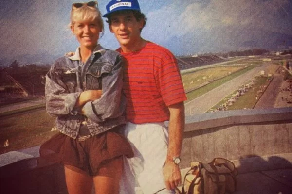 Ex-paquita expõe o que Xuxa fazia para transar com Ayrton Senna
