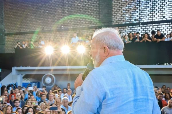 Lula sobre polícia no Rio: “Precisa saber diferenciar pobre de bandido”