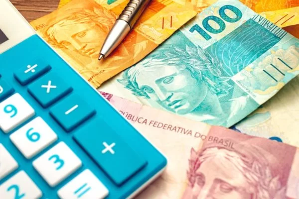 Orçamento de 2024: governo propõe salário mínimo de R$ 1.421