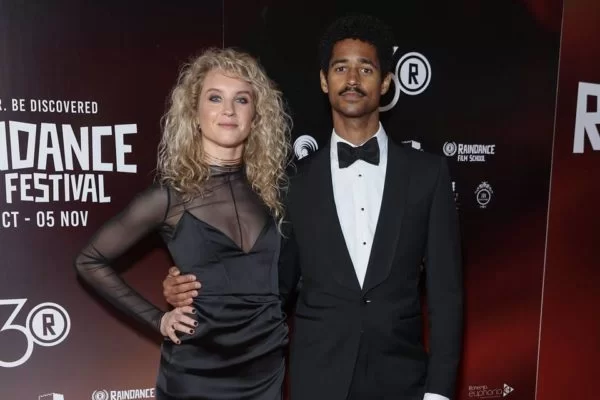 Ator de Harry Potter e noiva são assaltados ao chegarem em evento no Rio