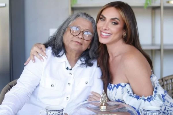 “Se amam muito”, revela Nicole Bahls sobre Xuxa e Marlene Mattos