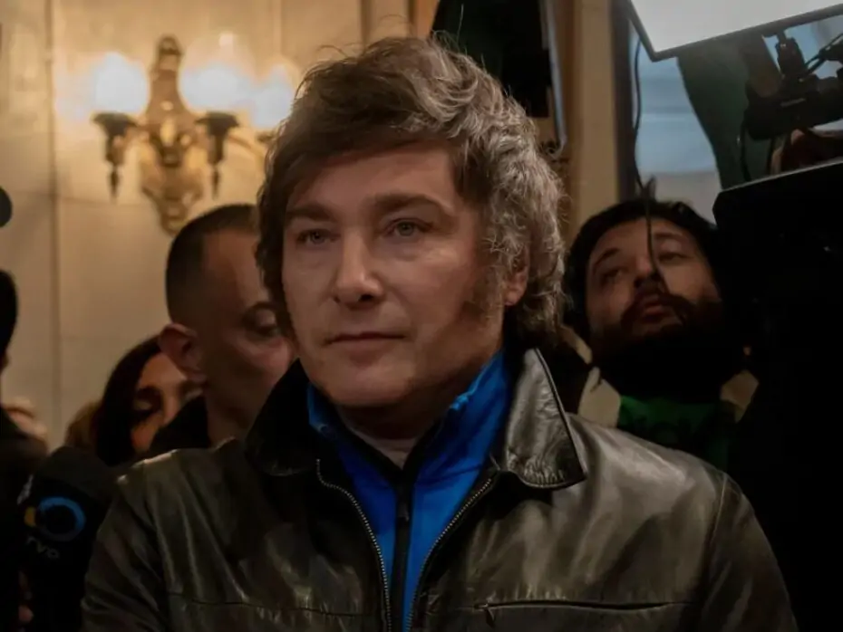 Javier Milei, candidato à presidência de extrema direita, lidera eleições primárias na Argentina