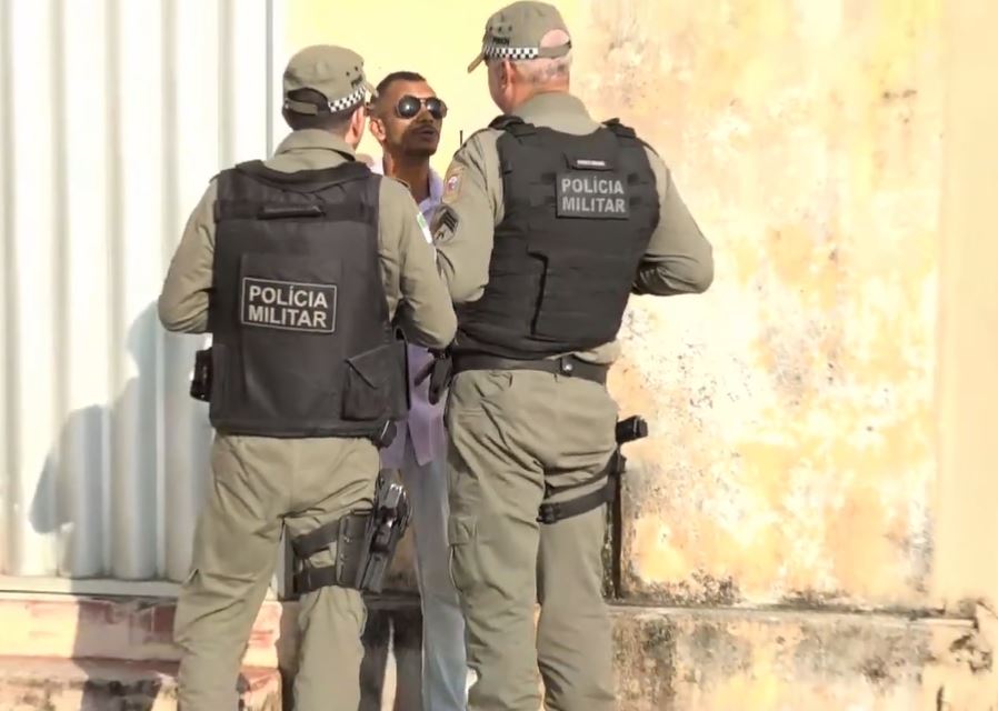 Homem é preso após roubar celular de mulher e xingar policiais na Cidade Alta