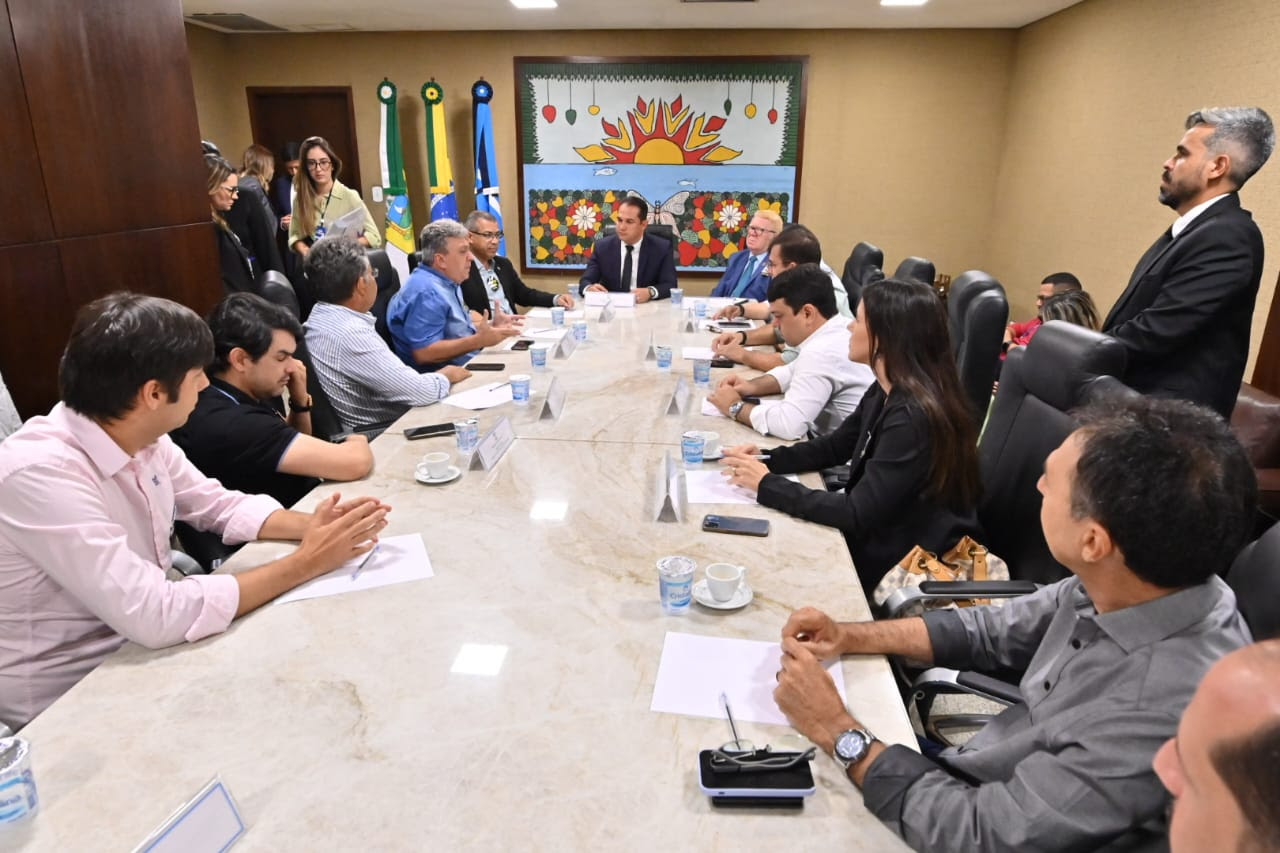 Deputados se reúnem com prefeitos e demonstram apoio a aumento do FPM