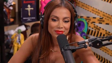 Anitta ensina homens a usarem perfume íntimo no pênis e garante: “Fica cheiroso”